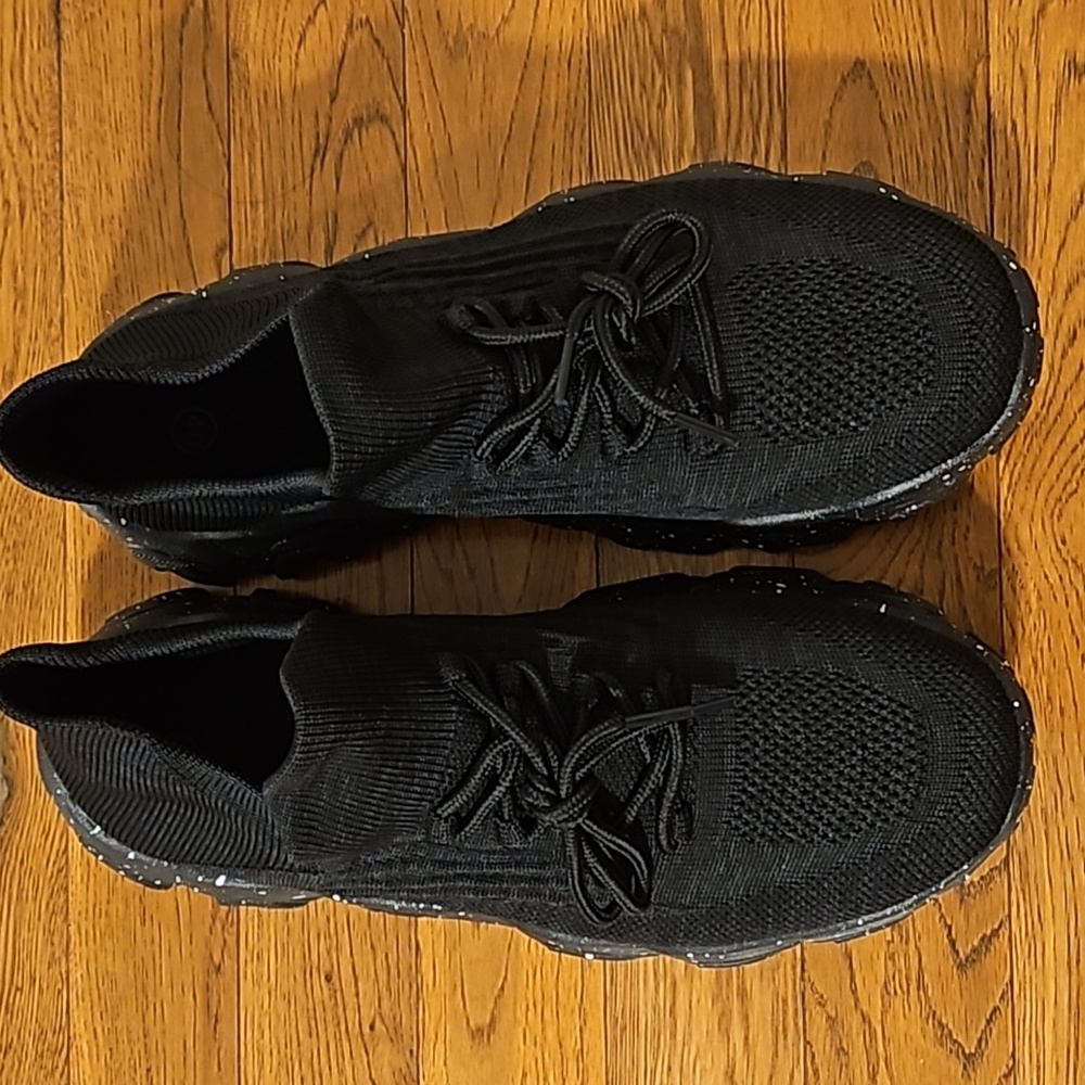 Athletic shoes